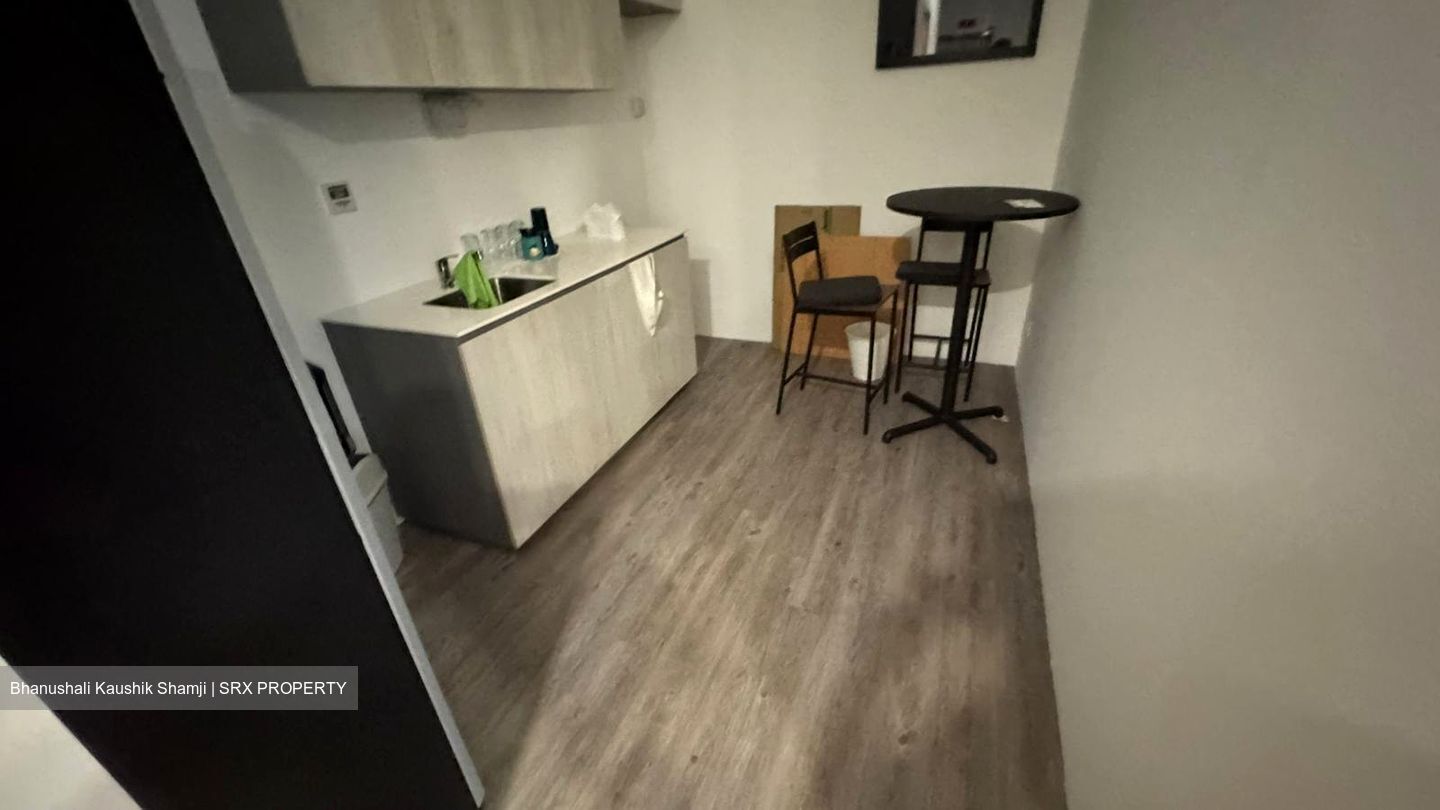Robinson Square (D1), Office #463993011